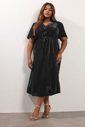 Robe Longue En Velours Noir Avec Nœud Sur Le Devant Size 44 - Yours - Modalova