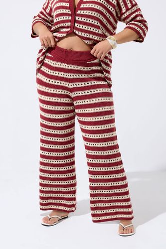 Pantalon Large En Crochet Bordeaux À Rayures Size 46-48 - Limited Collection - Modalova