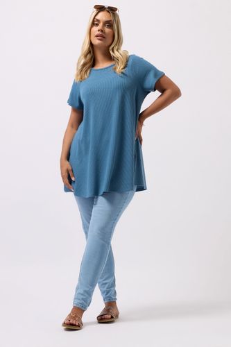 Curve Tshirt Bleu Côtelé Doux Au Toucher Size 46 - Yours - Modalova