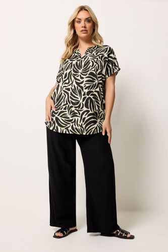 Top Texturé Marron Nature À Encolure Fendue Et Imprimé Abstrait Tropical Size 48 - Yours - Modalova