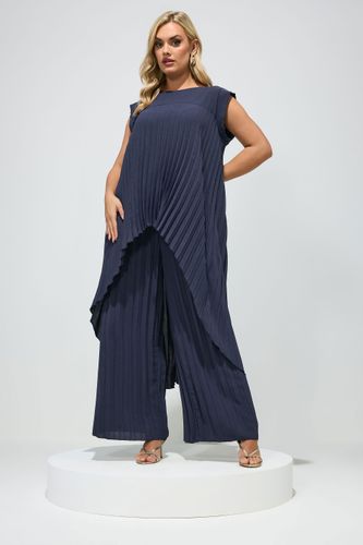 Ensemble Plissé Bleu Marine Size 58-60 - Yours London - Modalova