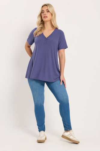 Tshirt À Encolure Boutonnée Et Manches Courtes Violet Size 44 - Yours - Modalova