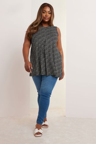 Top Noir Design Floral Volanté Plissé Size 44 - Yours - Modalova