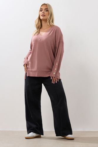 Pull Col V Boutonné Rose Clair Size 46-48 - Yours - Modalova