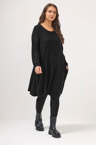 Robe Douce À Poches Noire Size 48 - Yours - Modalova