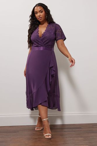 Robe Midi Violette Dentelle Cachecoeur Size 48 - Yours London - Modalova