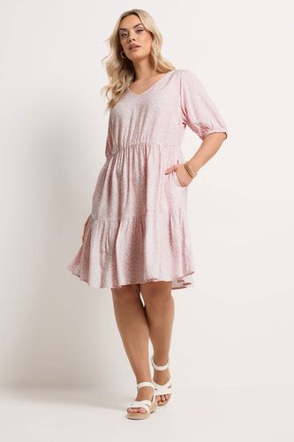 Robe Babydoll Courte Étagée Rose À Petites Fleurs Size 42 - Yours - Modalova