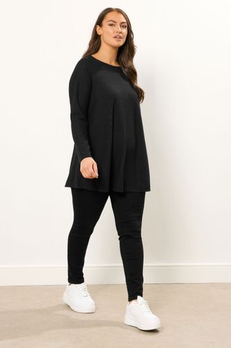 Haut Côtelé Noir Doux Au Toucher À Manches Longues Size 48 - Yours - Modalova