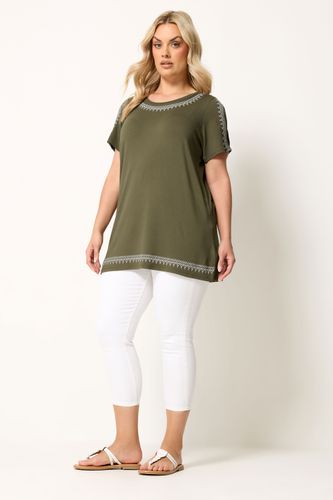 Tshirt Vert À Bordures Brodées Size 44 - Yours - Modalova