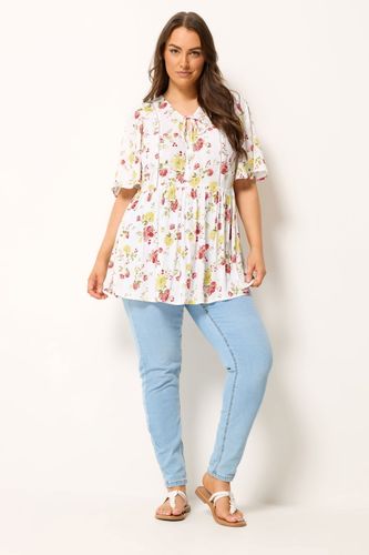 Blouse Blanche À Fleurs À Manches Évasées Size 62-64 - Yours - Modalova