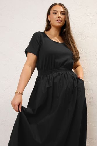 Robe Midaxi Noire Volantée En Jersey Size 54-56 - Yours - Modalova