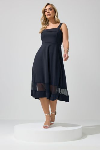 Robe Bleu Marine À Empiècements En Mesh Size 44 - Yours London - Modalova