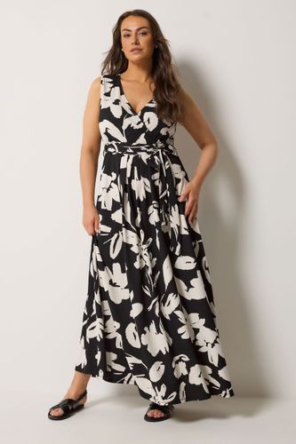 Robe Portefeuille Texturée Noire À Fleurs Texturée Size 48 - Yours - Modalova