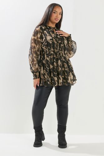 Blouse Grande Taille Noire À Imprimé Léopard Et Nouettes Devant Size 48 - Yours - Modalova