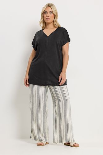 Top Nervuré Sur Le Devant Noir Size 44 - Yours - Modalova