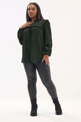 Haut Texturé Vert À Bordure Crochetée Size 58-60 - Yours - Modalova