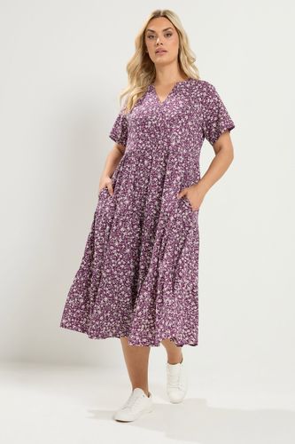 Robe Étagée Violette À Fleurs Size 58-60 - Yours - Modalova