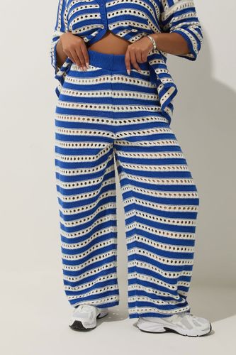 Pantalon Wide Leg Crème & Bleu Roi Crochet Size 50-52 - Limited Collection - Modalova