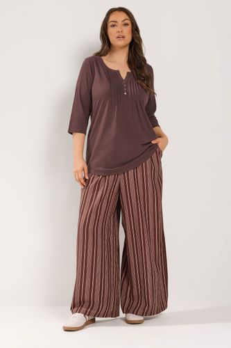 Top Marron Chocolat À Col Tunisien Et Plis Nervurés Size 58-60 - Yours - Modalova