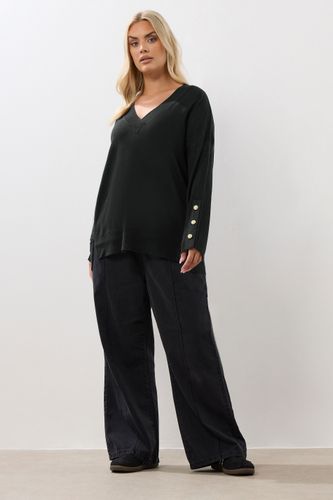 Pull Noir En Maille Col V Manches Longues Boutonnées Size 50-52 - Yours - Modalova