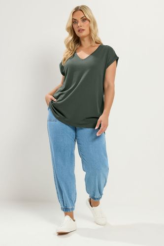 Tshirt À Col En V Vert Kaki Size 48 - Yours - Modalova
