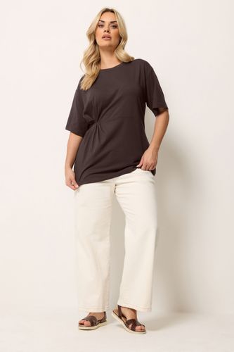 Tshirt Torsadé Devant Marron Chocolat Size 58-60 - Yours - Modalova