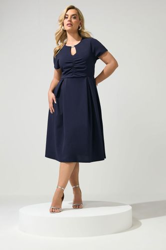 Robe Patineuse Bleu Marine À Découpe Goutte D'eau Size 42 - Yours London - Modalova