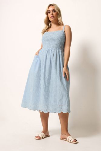 Robe Smockée À Rayures Bleu Size 46 - Yours - Modalova