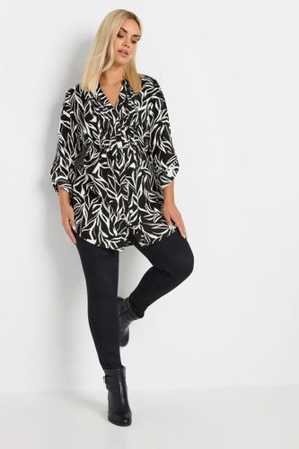 Blouse Noire & Blanche Design Feuilles Size 62-64 - Yours - Modalova