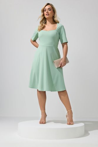 Robe Patineuse Vert Sauge À Empiècements Size 44 - Yours London - Modalova
