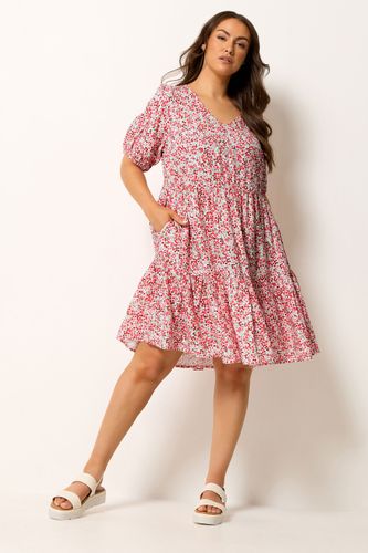 Robe Smockée À Volants Rose Et Blanche Et Imprimé Fleuri Size 48 - Yours - Modalova