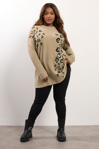 Curve Pull Doux Au Toucher Motif Léopard Marron Naturel Size 54-56 - Yours - Modalova