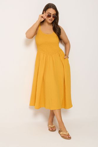 Robe D'été Smockée Jaune Doré Size 48 - Yours - Modalova