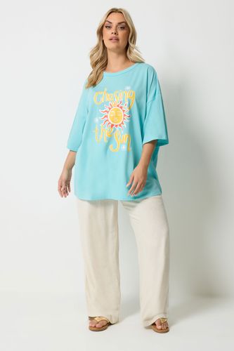 Tshirt Bleu À Imprimé « Chasing The Sun » Size 50-52 - Yours - Modalova