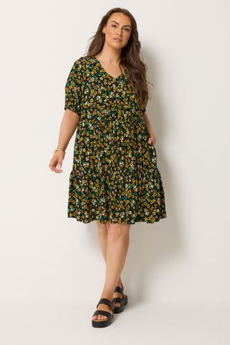 Robe Babydoll Courte Étagée Noire À Motif Floral Size 46 - Yours - Modalova