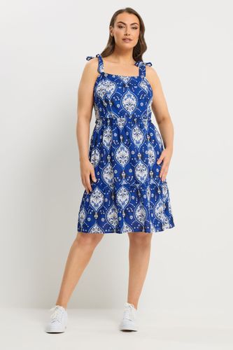 Robe Smockée En Lin Imprimé Bandana Bleu Cobalt Size 50-52 - Yours - Modalova