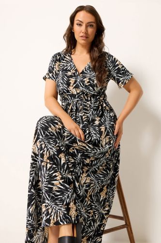 Robe Cachecœur Longue Noire À Motif Feuilles Size 54-56 - Yours - Modalova