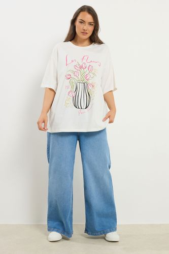 Tshirt Décontracté Ivoire Brodé « Les Fleurs » Size 54-56 - Yours - Modalova