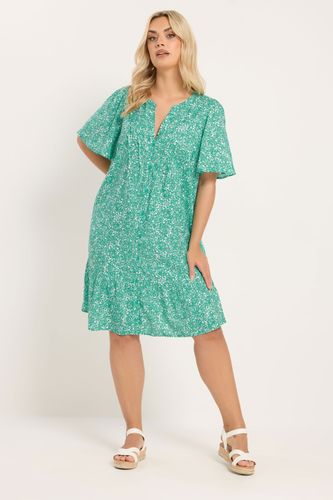 Robe Smockée Verte À Petites Fleurs Size 66-68 - Yours - Modalova