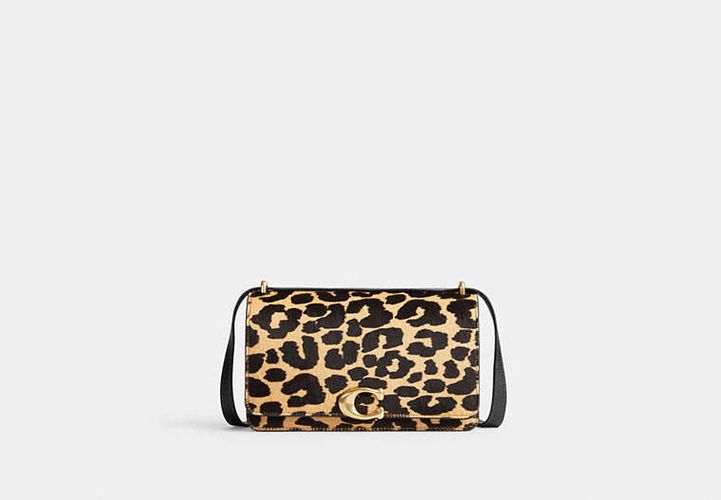 Bolso de hombro Bandit en piel de becerro con estampado de leopardo - COACH® - Modalova