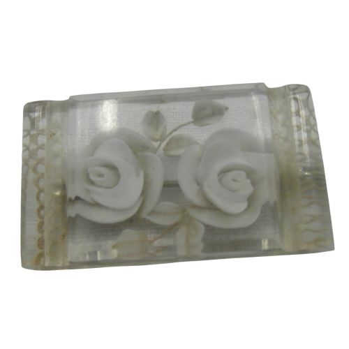 Broche bijou fantaisie avec 2 fleurs ptales blanches - Label Emmaus - Modalova