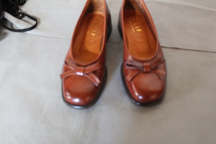 Paire de ballerines à talons bas en cuir marque CLIF - Label Emmaus - Modalova