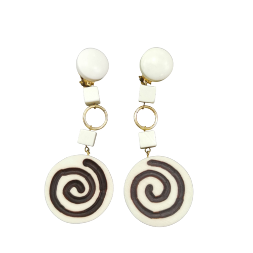 Boucles d' oreilles en nacre motif spirale - Label Emmaus - Modalova