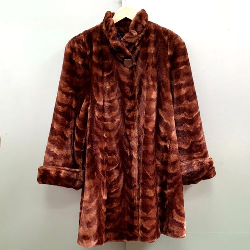 Manteau Fausse Fourrure - m and d - Modalova