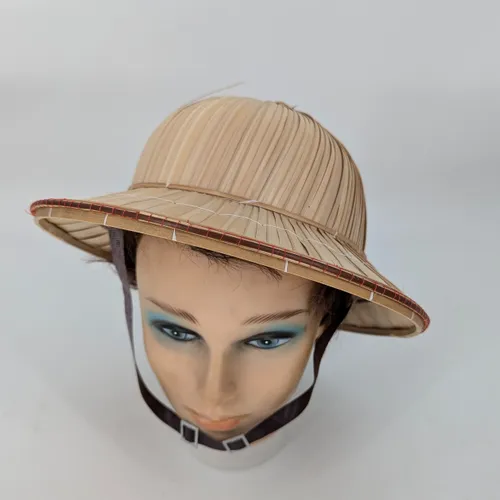 Chapeau traditionnel Thalandais tiss main T.56 - Label Emmaus - Modalova