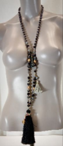 Long collier fantaisie avec perles - Label Emmaus - Modalova