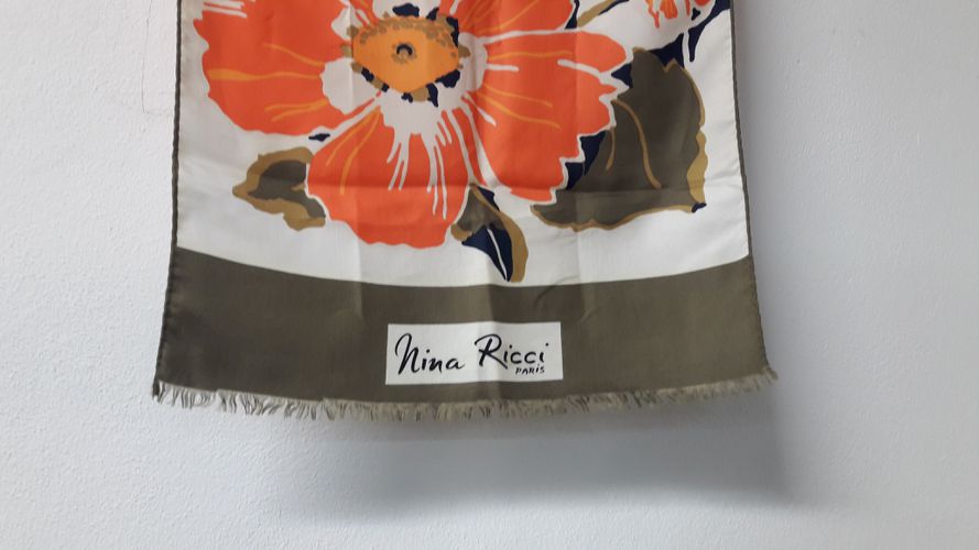 Foulard imprim fleur orange- - 100% soie - nina ricci paris - Modalova