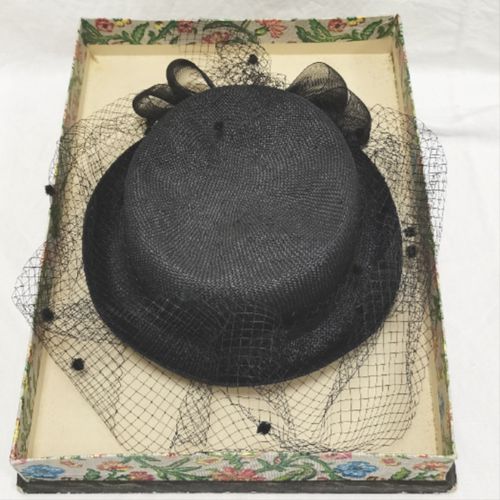 Chapeau de crmonie - tulle - bote de rangement - ancien - Label Emmaus - Modalova