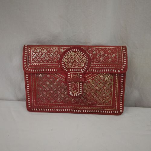 Pochette en cuir, style oriental - Label Emmaus - Modalova