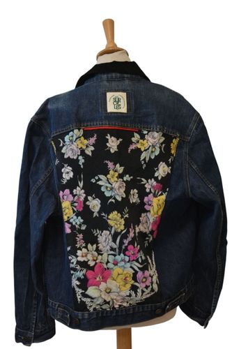 VESTE EN JEANS PATCH DOS NOIR/FLEUR - Label Emmaus - Modalova